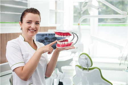  牙齿的根管治疗有什么危害或副作用？