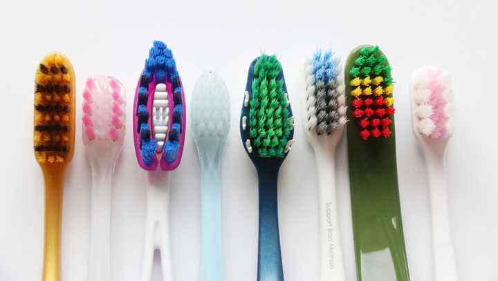 每天刷牙牙齿还出现问题，看看你的牙刷选对了吗？